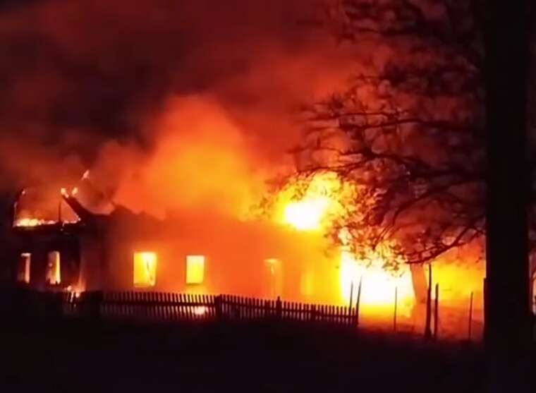 Дрон атакував Новопавлівську громаду в Дніпропетровській області: загинув чоловік, згорів приватний будинок