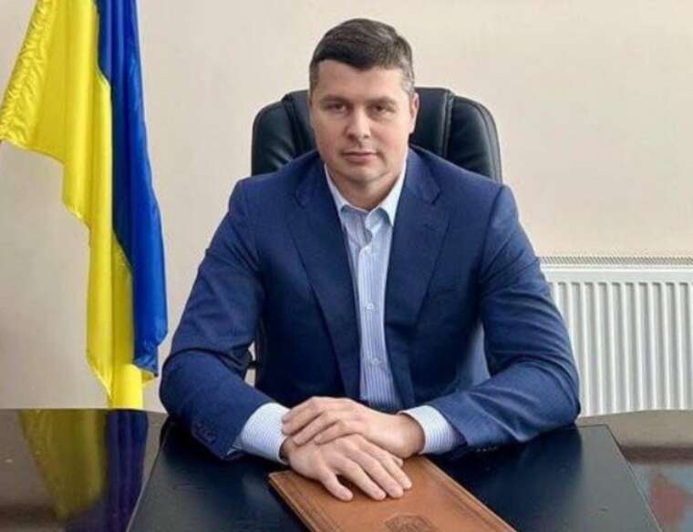 Начальник Чернівецької митниці задекларував пенсію та подарунок дружині на мільйон