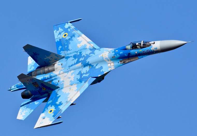 Під час відбиття атаки РФ Україна втратила винищувач Су-27: пілот катапультувався і вижив