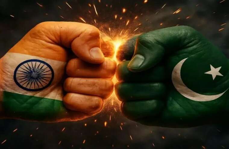 Міністр оборони Пакистану попередив про можливу війну з Індією найближчими днями