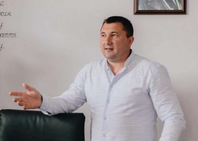 Мэр Киверцев Ковальчук не задекларировал недвижимость, а его жена — "бесценный" элитный автомобиль