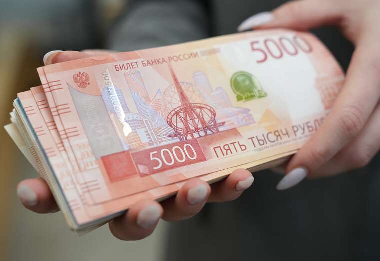 Минфин России втрое повысил прогноз дефицита бюджета из-за падения цен на нефть