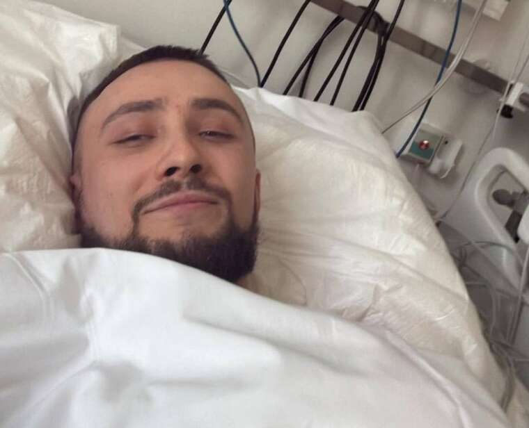 Сергій Стерненко показав фото з лікарні після замаху