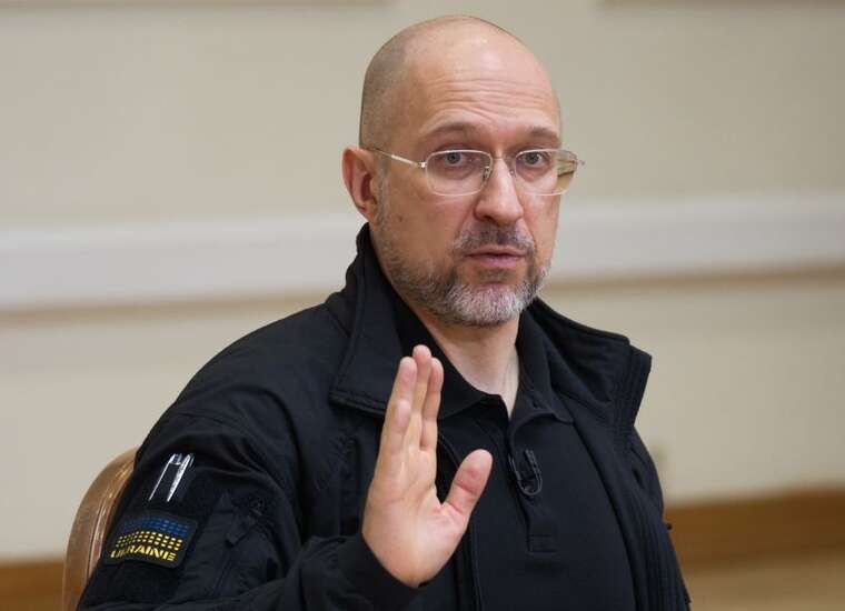 Шмигаль оновив декларацію після розслідування про розкішний автомобіль дружини