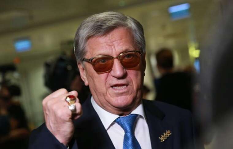 Колишній радянський біатлоніст Тихонов зажадав вибачень у чеського ексхокеїста: «Вибачся, скотина»