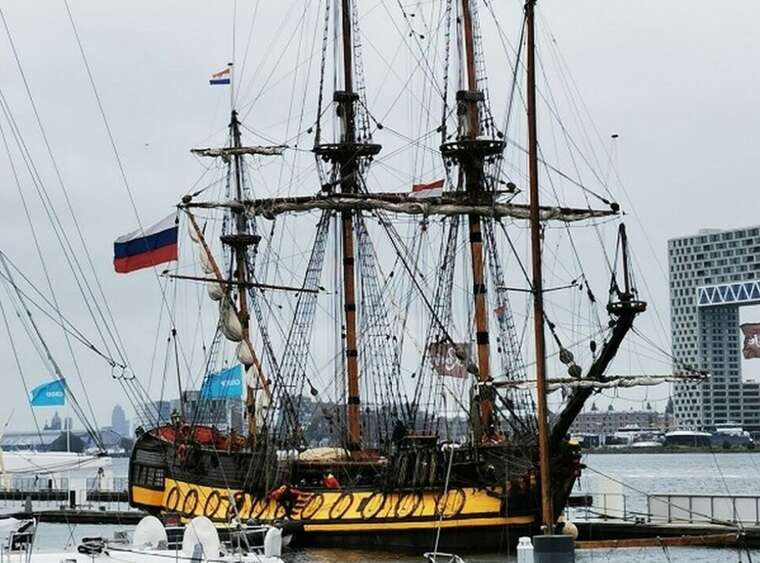 Російському вітрильнику «Штандарт» відмовили у швартуванні у французькому портовому місті Гавр