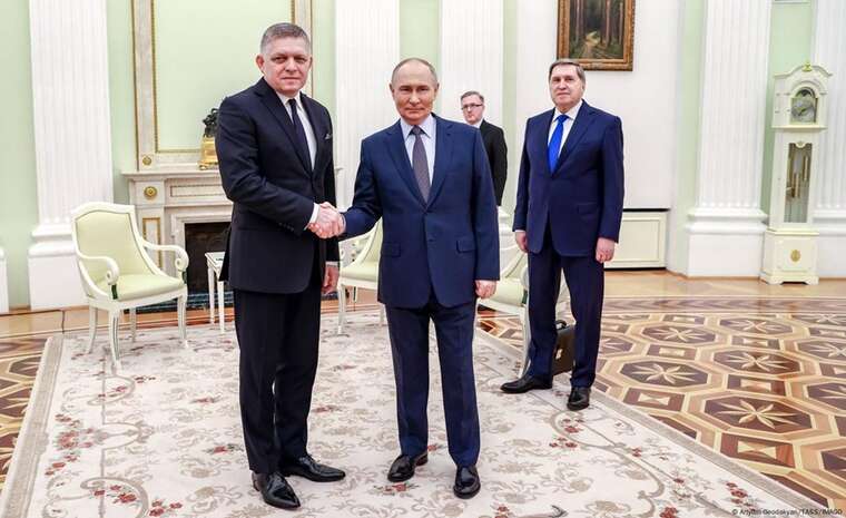 Фіцо представлятиме Словаччину на параді в Москві не сам