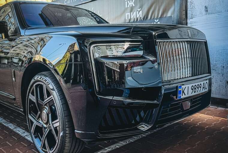 У Києві з’явився новий заряджений кросовер Rolls-Royce за 700 тисяч доларів США