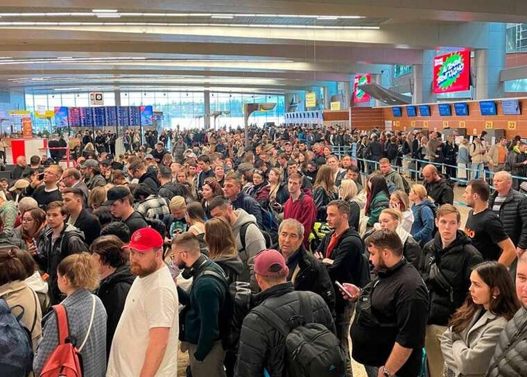 В аеропортах Москви колапс після атаки дронів