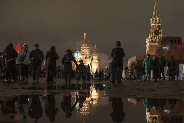 Чому Кремль "відрізав" росіянам інтернет перед парадом