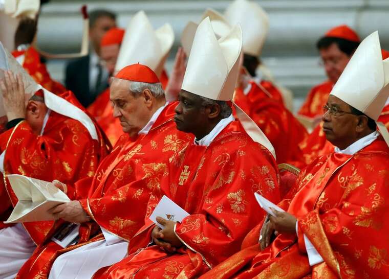 Конклаву не вдалося обрати нового Папу з першої спроби