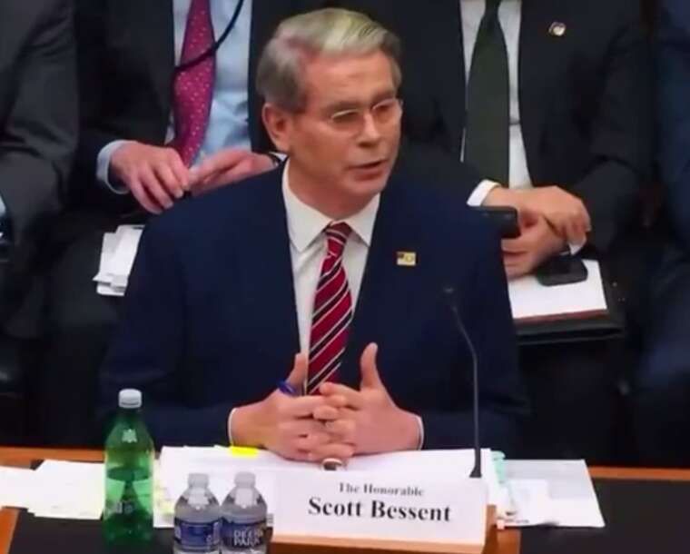 Министр финансов США Бессент подтвердил, что Путин является военным преступником