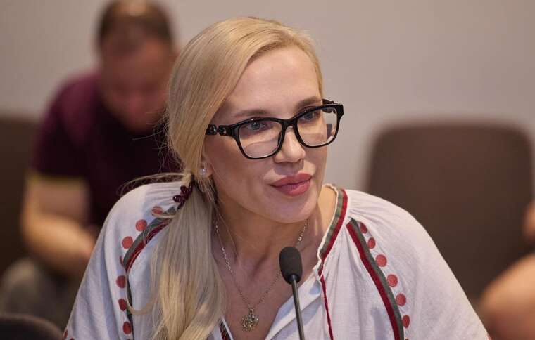 Tax official and deputy from Rivne, Olena Khotenko, funds pro-Russian publications