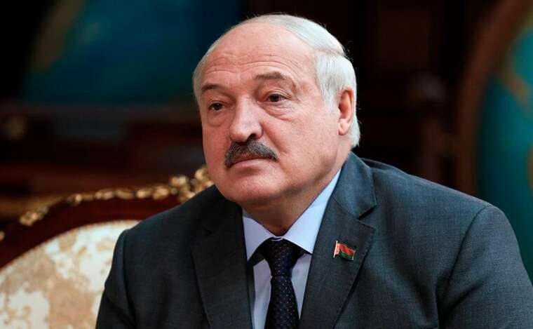 Лукашенко вважає, що «затримався» при владі: «Потерпіть»