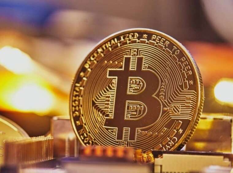 Bitcoin «перетнув» межу ціни в 100 тисяч доларів