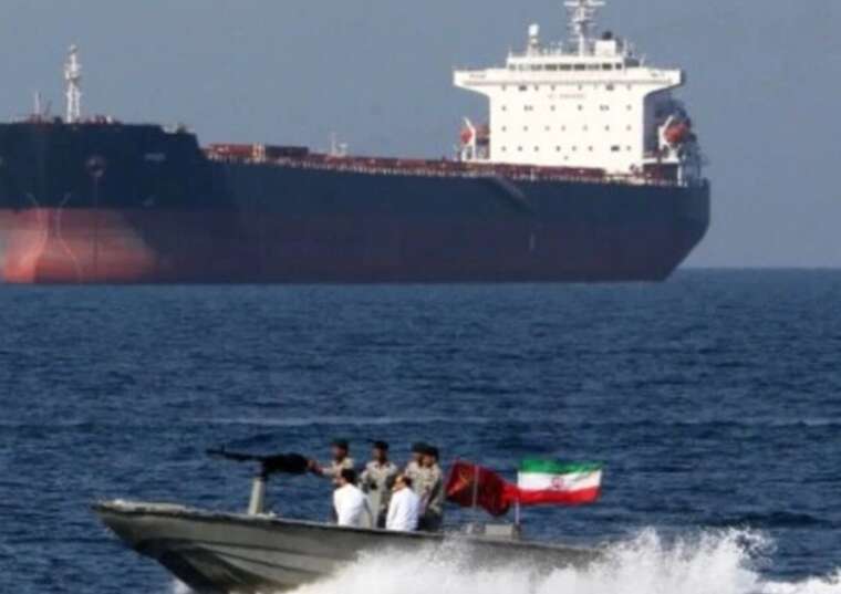 Іранська нафта під прикриттям: «зомбі-судна» прориваються до Китаю, попри санкції