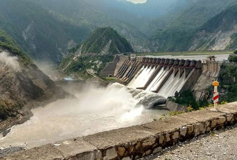 Индия открыла шлюз на Чинабе: вода потекла в Пакистан на фоне перемирия