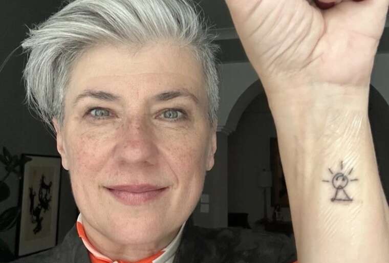 Посол Канады сделала татуировку, чтобы поддержать украинок под оккупацией