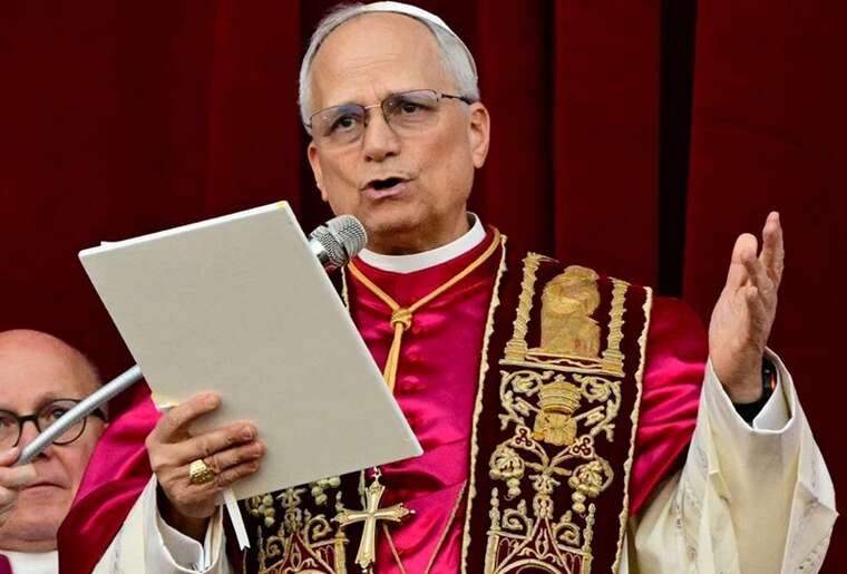 Зеленський провів першу розмову з новобраним Папою Римським