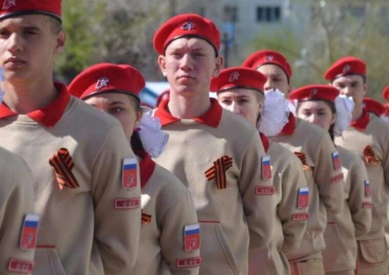 На захопленій Донеччині окупанти «офіційно» запустили рух «Юнармії»