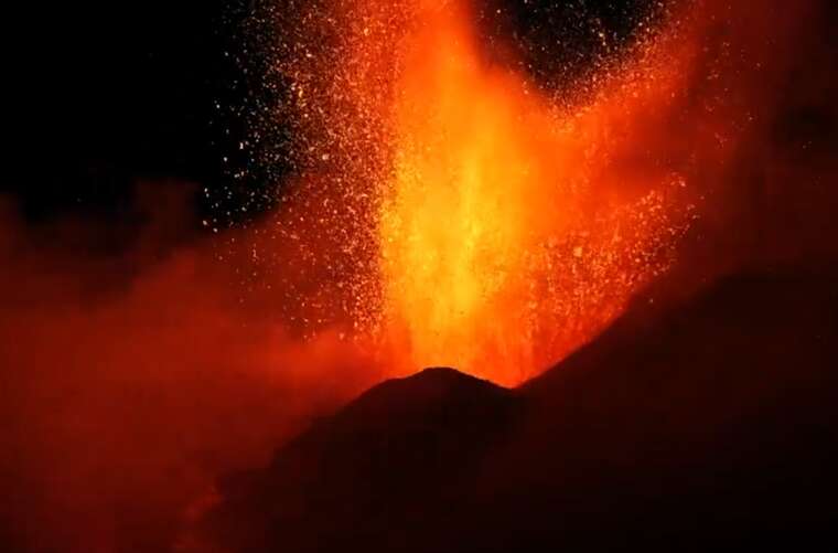 На італійському острові Сицилія активізувалося виверження вулкана Етна