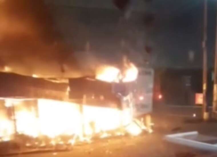 У захопленому Токмаку після прильоту загорівся ринок