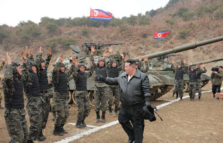 Кім Чен Ин провів військові навчання для армії КНДР