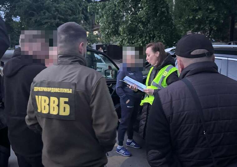 У Вінницькій області вчителька географії за 16 000 доларів переправляла чоловіків за кордон