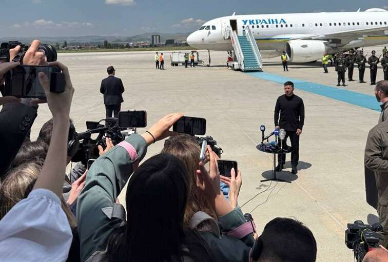 Зеленський назвав делегацію РФ «бутафорською»