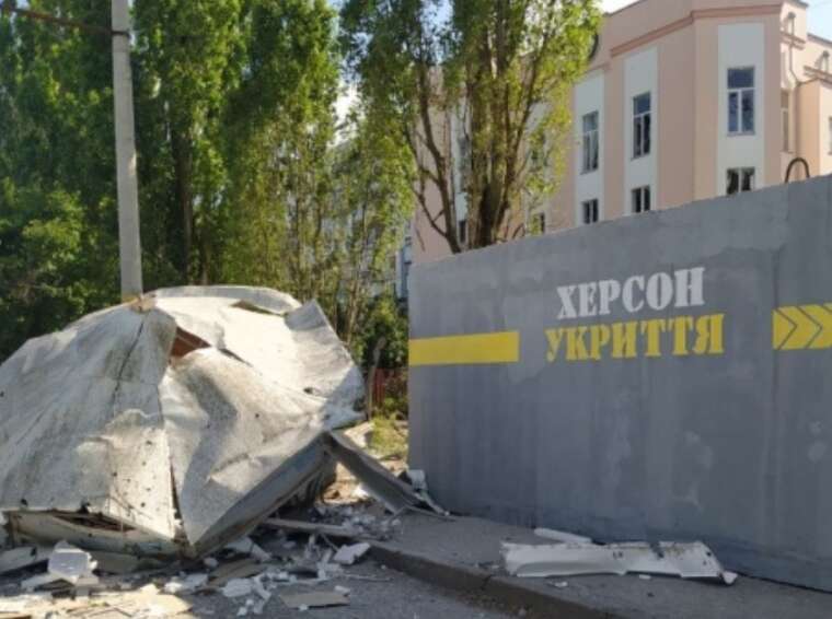 У Херсонській області внаслідок обстрілів двоє людей загинули, 13 зазнали поранень