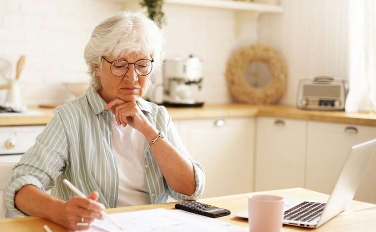 Кабмін: робота за кордоном зараховуватиметься до трудового стажу для пенсії в Україні