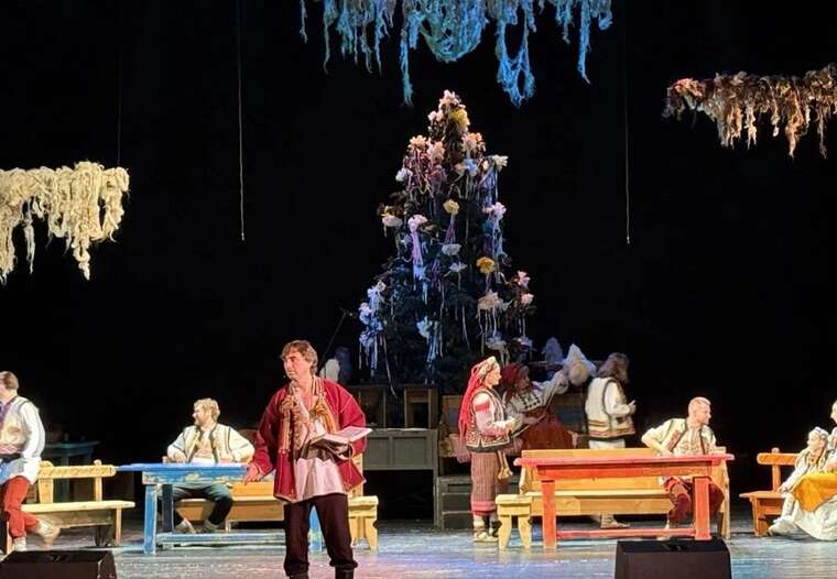 «Захищати країну повинні всі»: артист Гнатковський звернувся до українців зі сцени драмтеатру