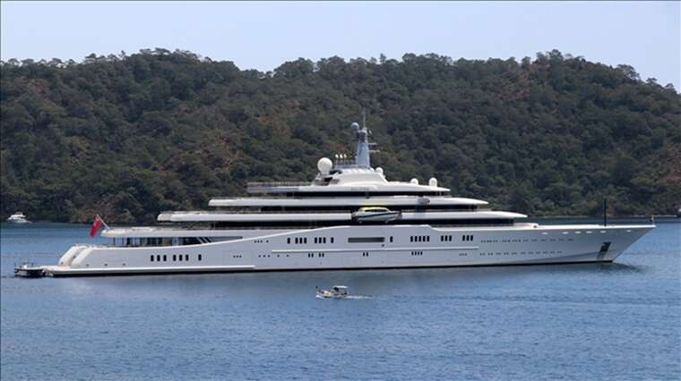 Северокорейский сухогруз с углем плавал в Китай под видом яхты Абрамовича