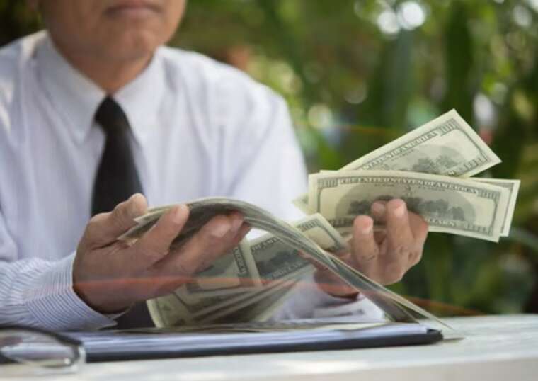 A network of "cash-out" operators with a Russian trace: Strelkovskyi, former officials, and major business players