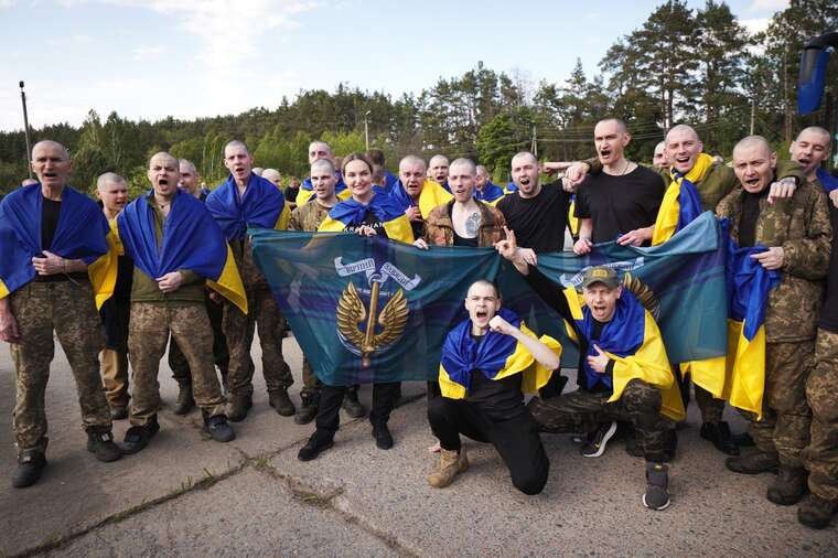 Ukraine and Russia have conducted the largest prisoner exchange: emotional videos have touched social media users