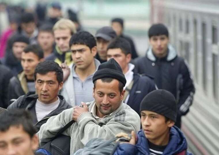 Росія залучає мігрантів для скорочення нестачі робочої сили та комплектування армії, - ISW