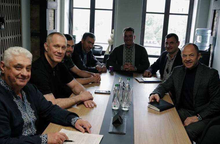 Вишиванки спонсорують Zilli: навіщо Сергію Тігіпку знадобився проросійський Кошляк?