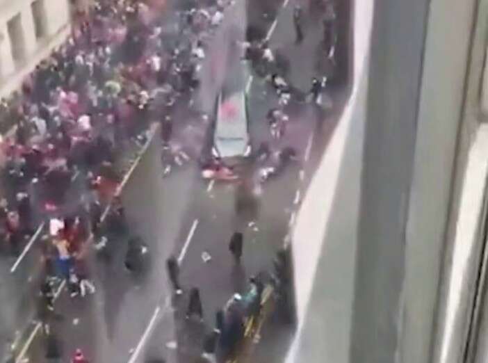 У Ліверпулі авто врізалося у натовп футбольних фанатів, що святкували перемогу команди в Прем’єр-лізі