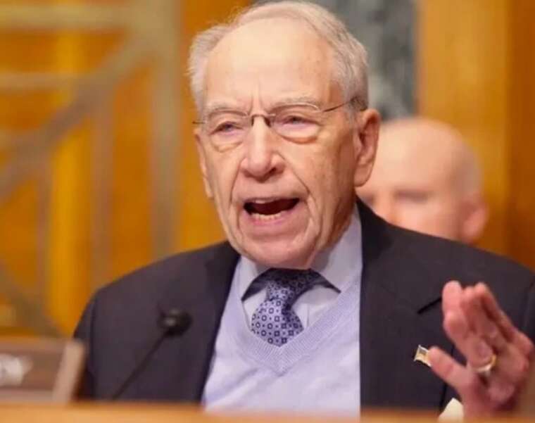 Найстарший сенатор-республіканець Чак Грасслі закликав Трампа запровадити санкції проти РФ