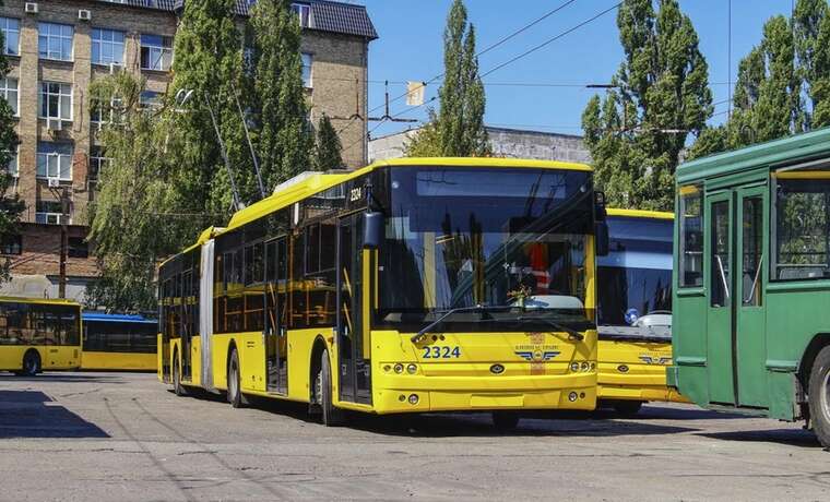 «Українська жінка може все»: елегантна водійка тролейбуса на підборах здивувала мережу