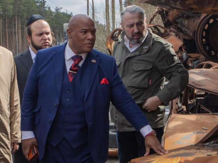 Духовний радник Трампа Бернс назвав Путіна військовим злочинцем