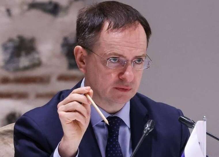 Мединский якобы предложил Умерову время и место встречи для обмена «меморандумами»