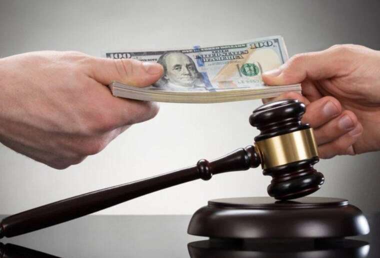 На спробі підкупу суддів у Полтаві: ВАКС оголосив вирок трьом фігурантам справи