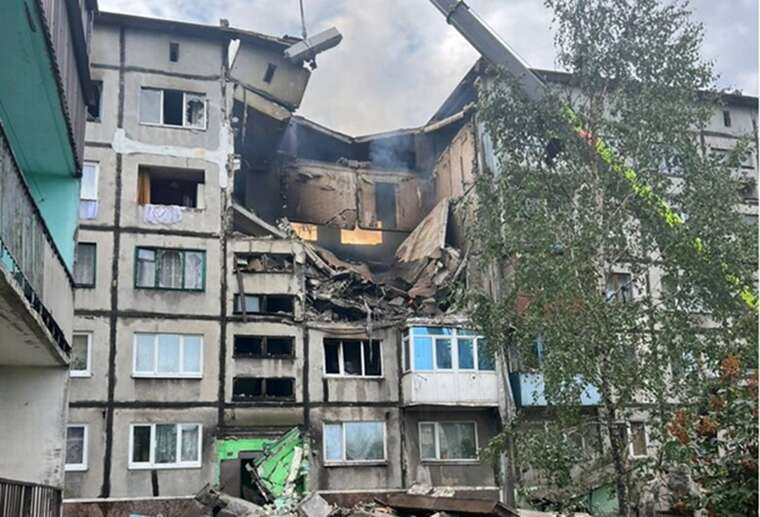 Окупанти атакували "шахедом" будинок на Донеччині: поранено жінку та її 16-річного сина