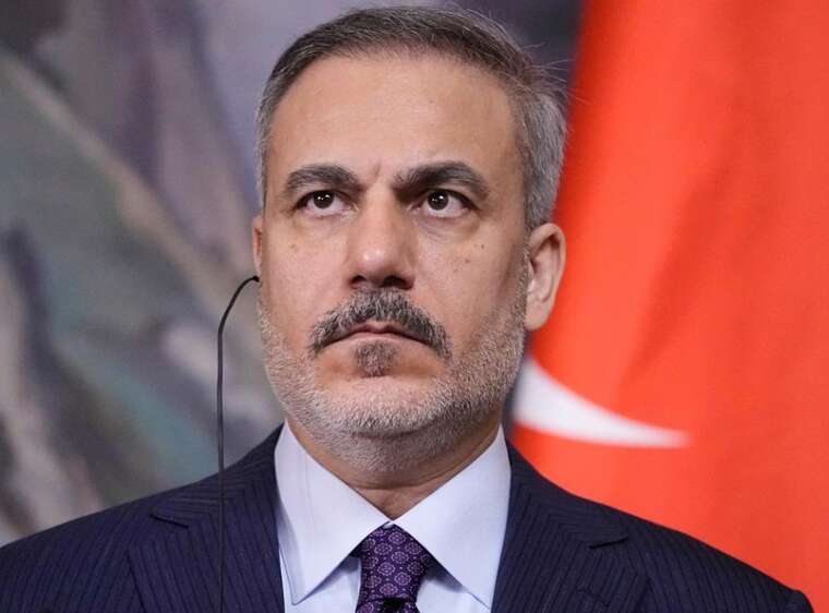 Глава МЗС Туреччини заявив у Києві, що війна може завершитися до кінця року