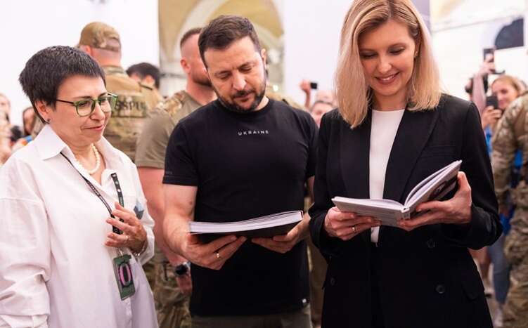 Купив книжку «Убити тирана»: Зеленський із дружиною відвідали «Книжковий Арсенал»