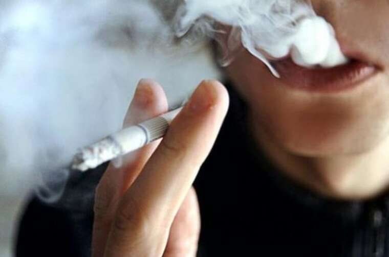 Половина подростков в Украине курят, почти 20% — электронные сигареты