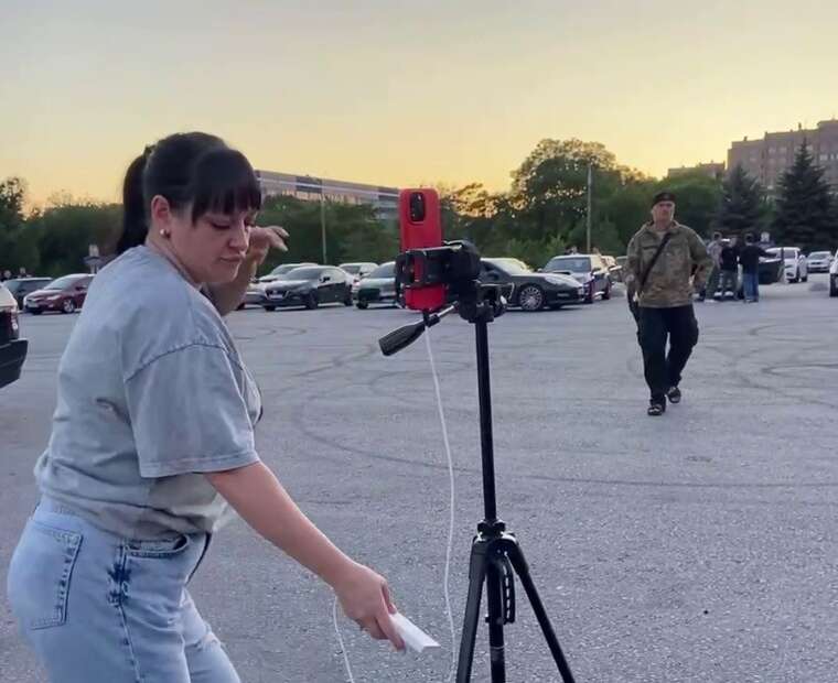 У Запоріжжі чоловік у камуфляжі напав на жінку: бив ременем