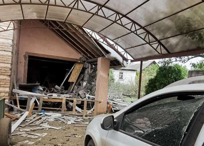 У Сумах загарбники влучили в об’єкти промислової інфраструктури та в житловий сектор