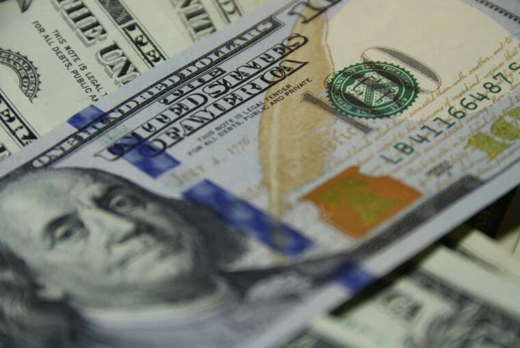 На Волл-Стріт передрікають ослаблення долара: інвестори роблять ставку на євро та єну